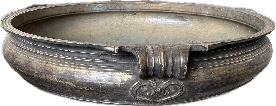 Urli ancien en bronze avec bec décoratif